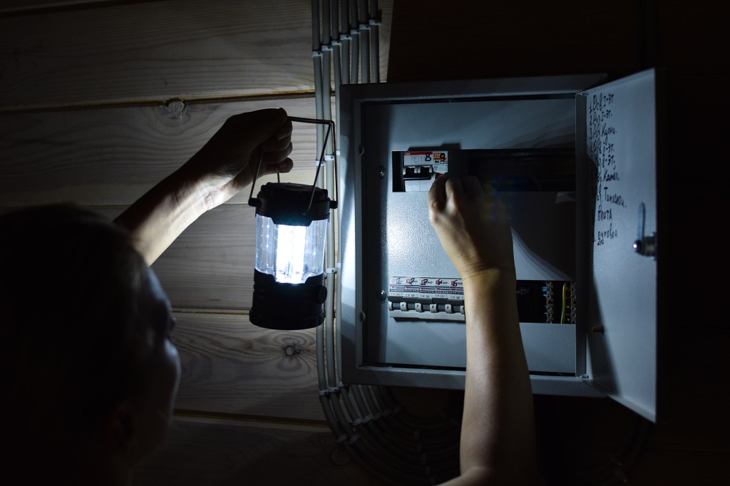 Preparing Your House for a Power Outage – The Ultimate Guide